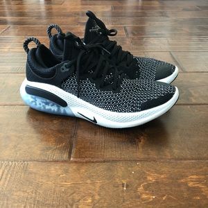 WMNS NIKE JOYRIDE | SZ: 6| free shipping